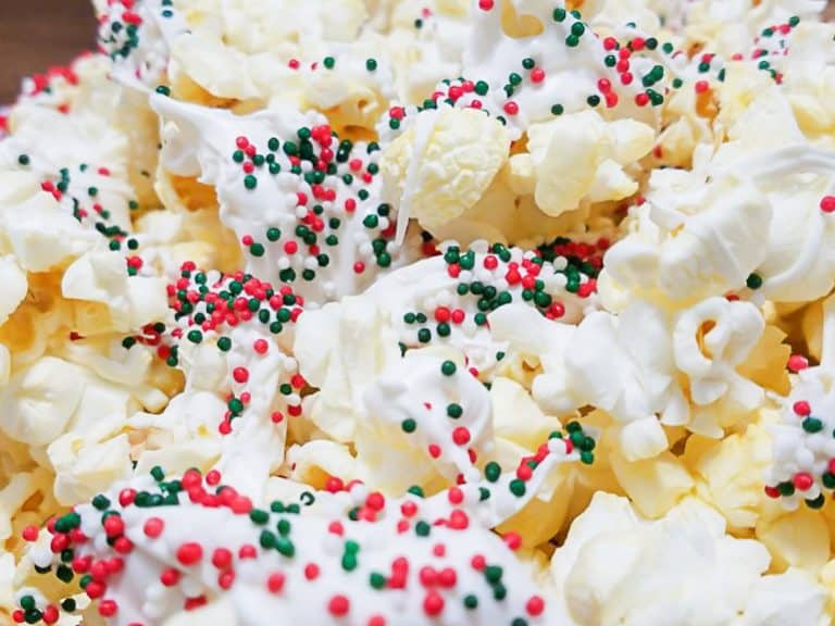Christmas White Chocolate Peppermint Popcorn Snack Mix