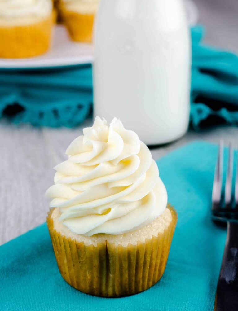 Vanilla Cupcakes with Vanilla Buttercream Frosting