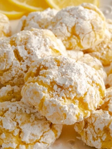 close up of lemon crinkle cookies