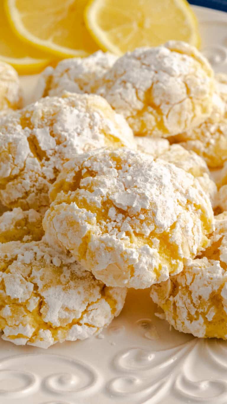 close up of lemon crinkle cookies