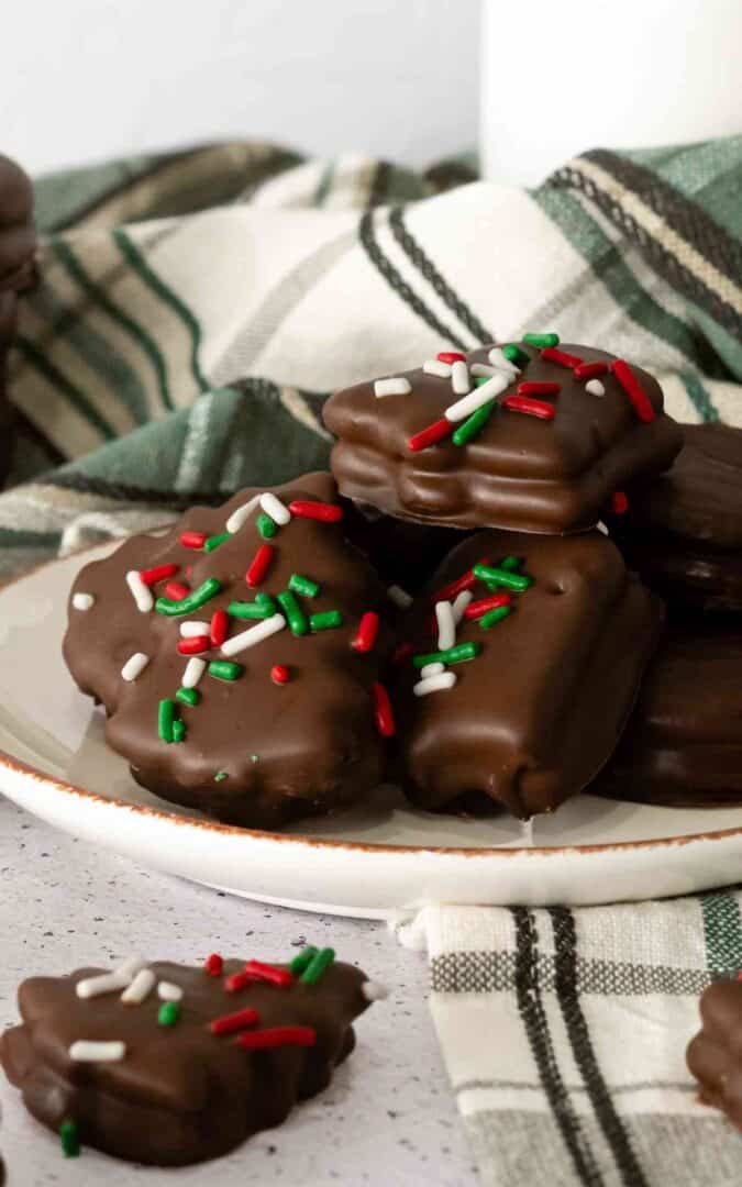Christmas Ritz Cracker Cookies - Mama Needs Cake®
