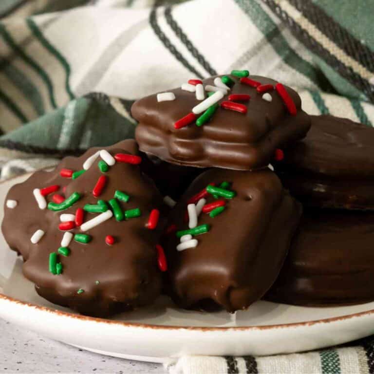 Christmas Ritz Cracker Cookies 1 featured image.