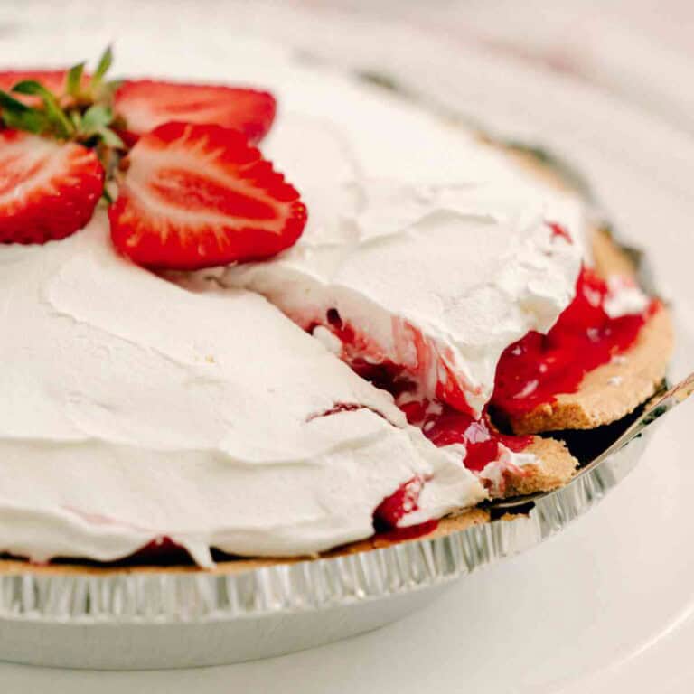 strawberry cream cheese pie featured image.