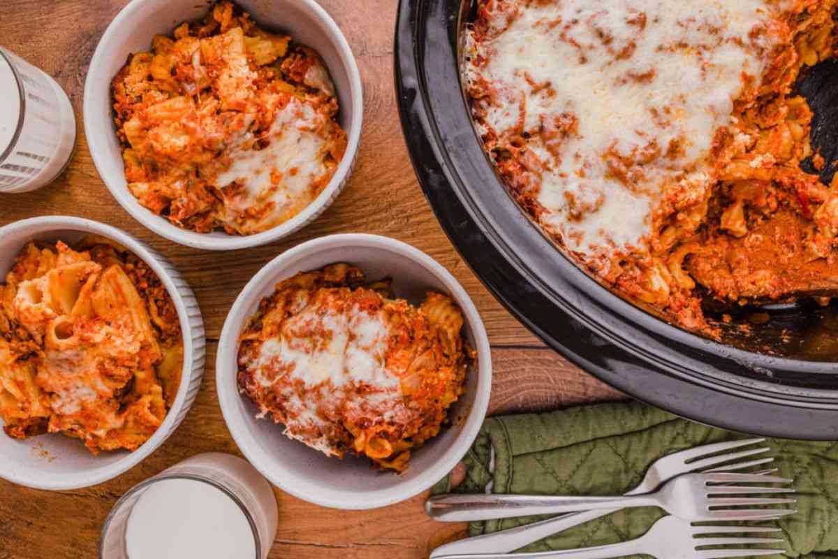 Fall Crockpot Recipes - Crock Pot Baked Ziti - the Cookin' Chicks.
