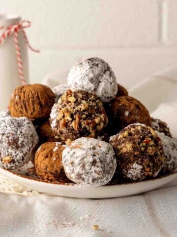 Rum balls featured image.