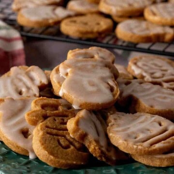 Cutout Molasses Cookies featured image.