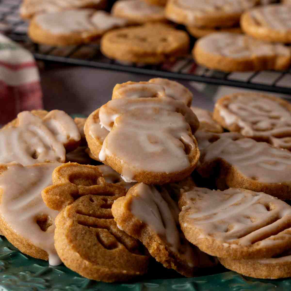 Cutout Molasses Cookies featured image.
