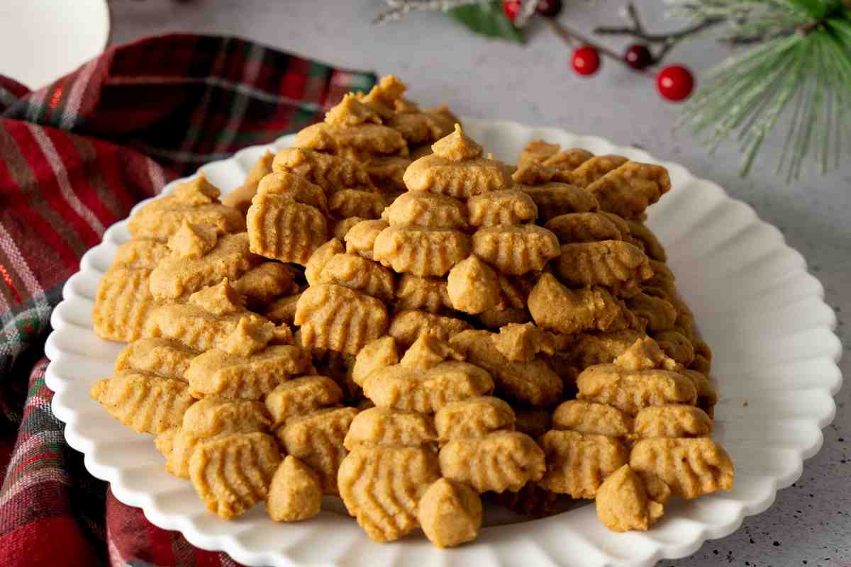 Molasses Spritz cookies mamaneedscake MSN image.