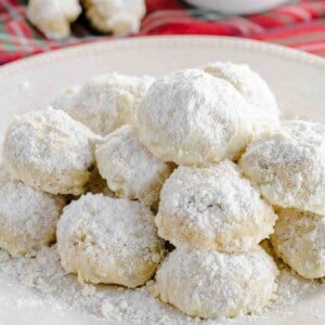 Christmas Snowball Cookies featured image.