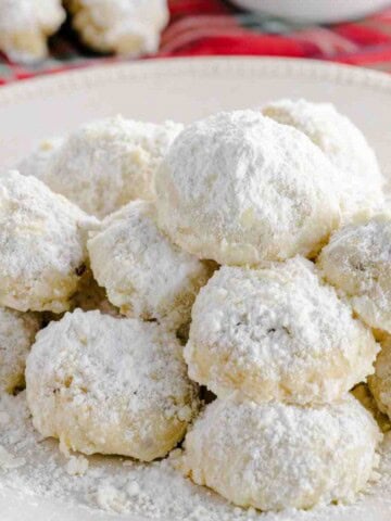 Christmas Snowball Cookies featured image.