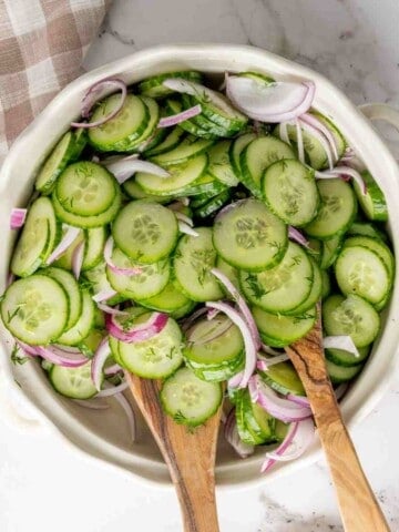 Cucumber salad featured image.