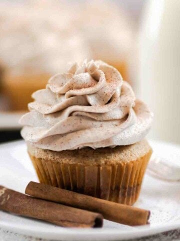 Vanilla Cinnamon Swirl Cupcakes featured image.