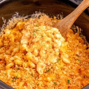 Crockpot Mac and Cheese featured image.