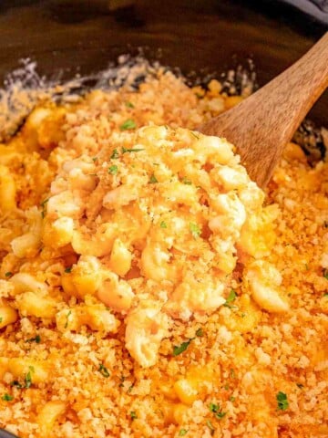 Crockpot Mac and Cheese featured image.